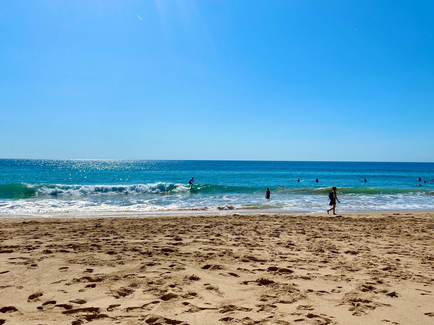 Lagos, Portugal – Day 28 (Surfing at Praia das Cabana Velhas, Magic Board Center Repairs, and Copies at Frente y Versa)