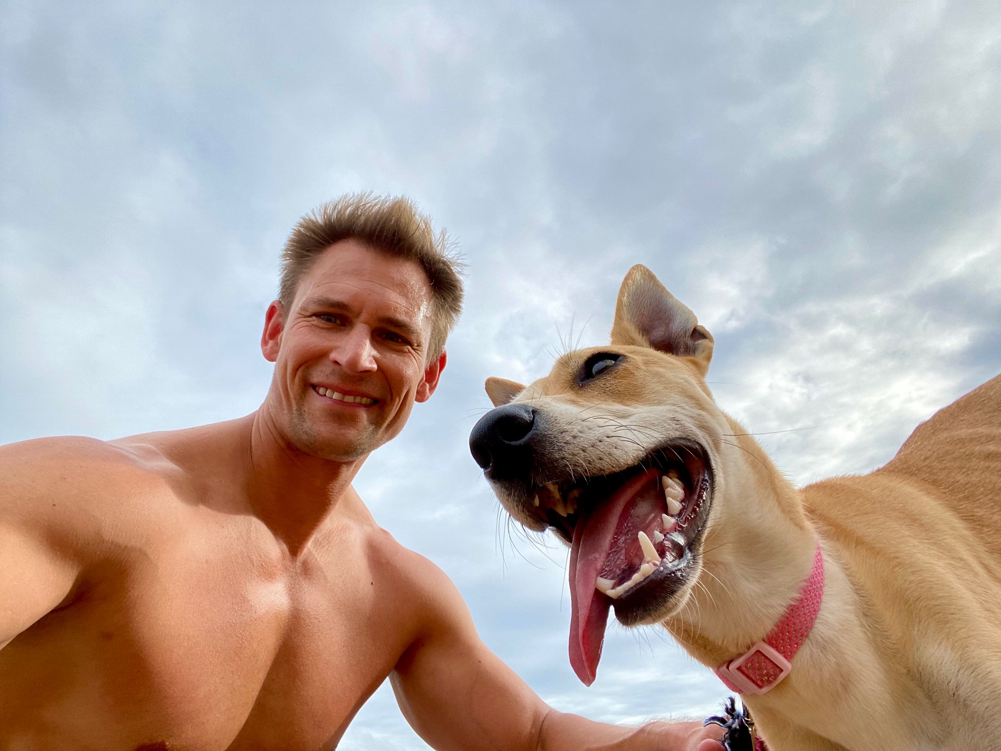 Lagos, Portugal – Day 31 (FrenteyVersa, Post Office, 2 Mile Cliff Run with Daisy)