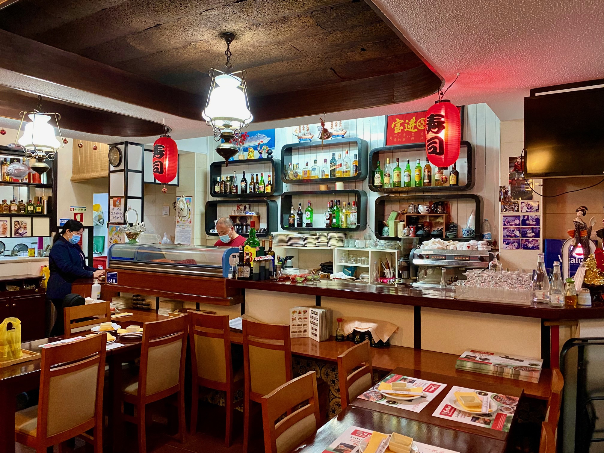 Lagos, Portugal – Day 70 (Morning Workout, Lagos Public Hospital, Frente y Verso, Elsi Silva Barber Shop, and Osaka Japanese Restaurante)