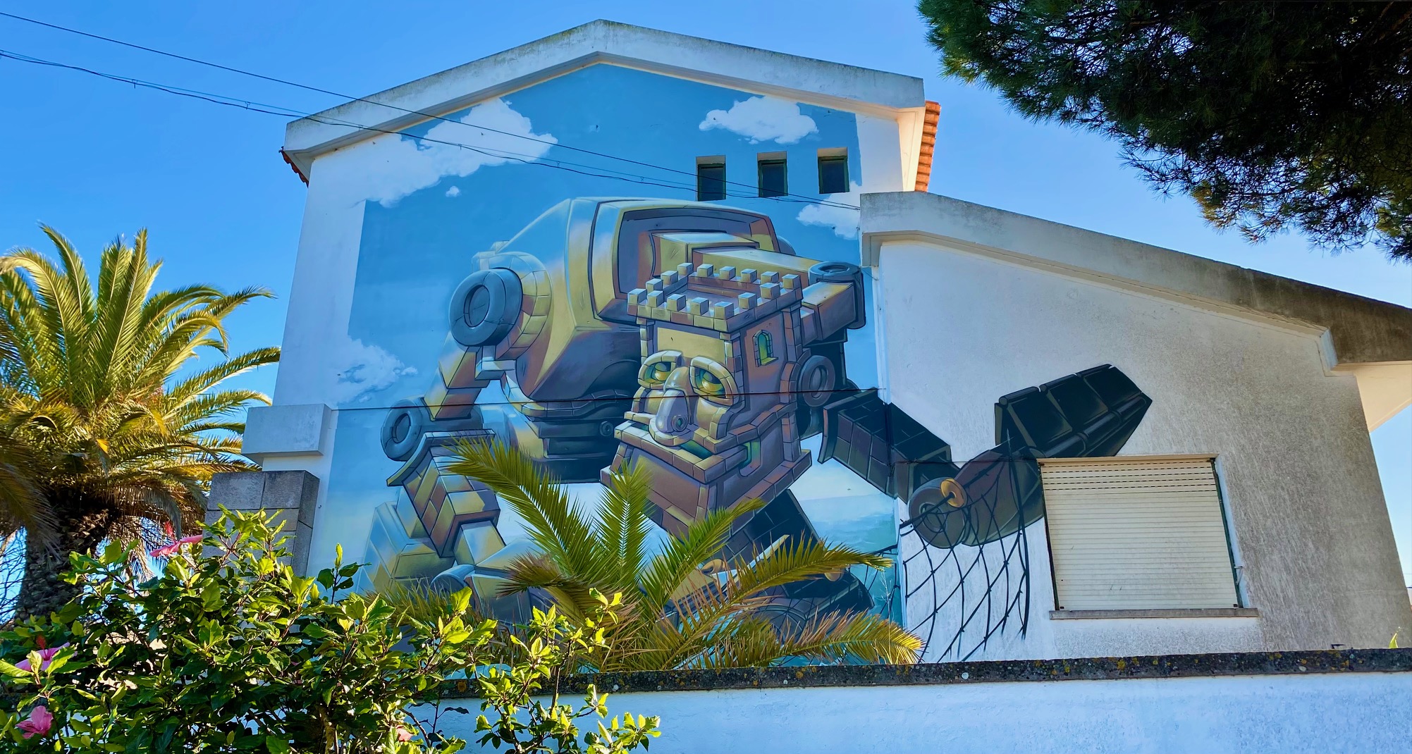 Lagos, Portugal – Day 74 (Cubital Tunnel Syndrome, LuzDoc Covid Antigen Test, Mar Restaurante, Cult n’ Art Cafe in Alvor, and Birthday Cake)