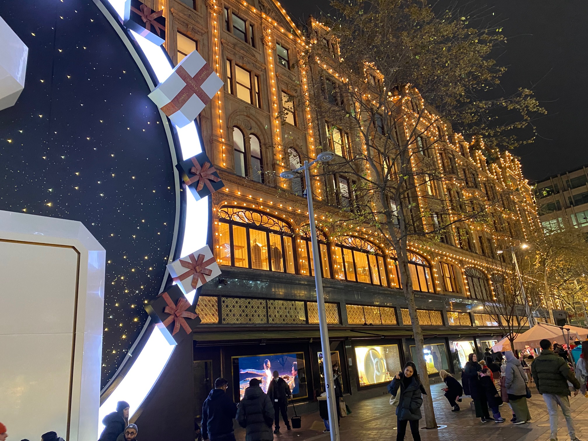 London, UK – Day 82 (Pet Store, Harrods Department Store, and Crouch End Best Kebab London)